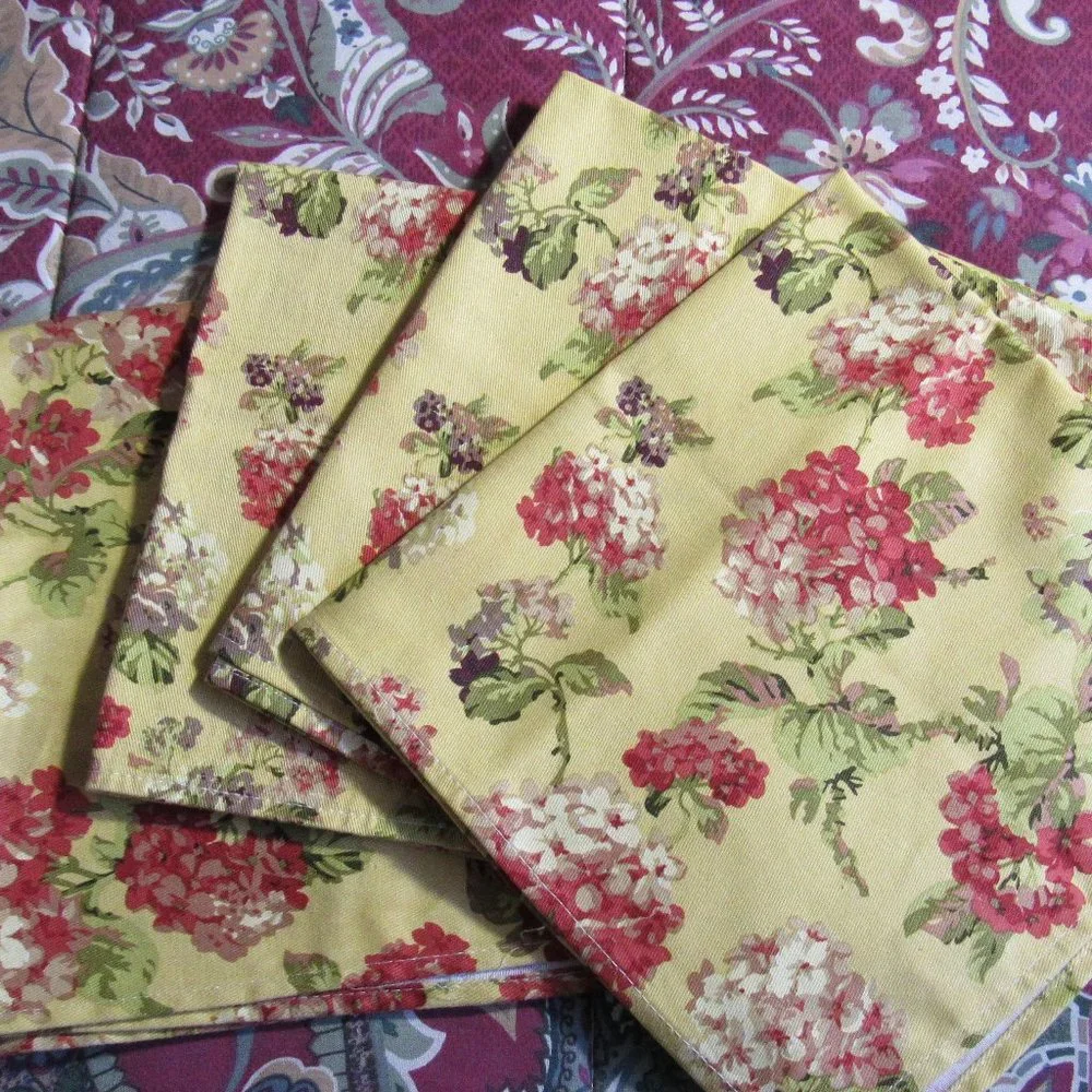 Set of 4 WAVERLY Floral Napkins 18